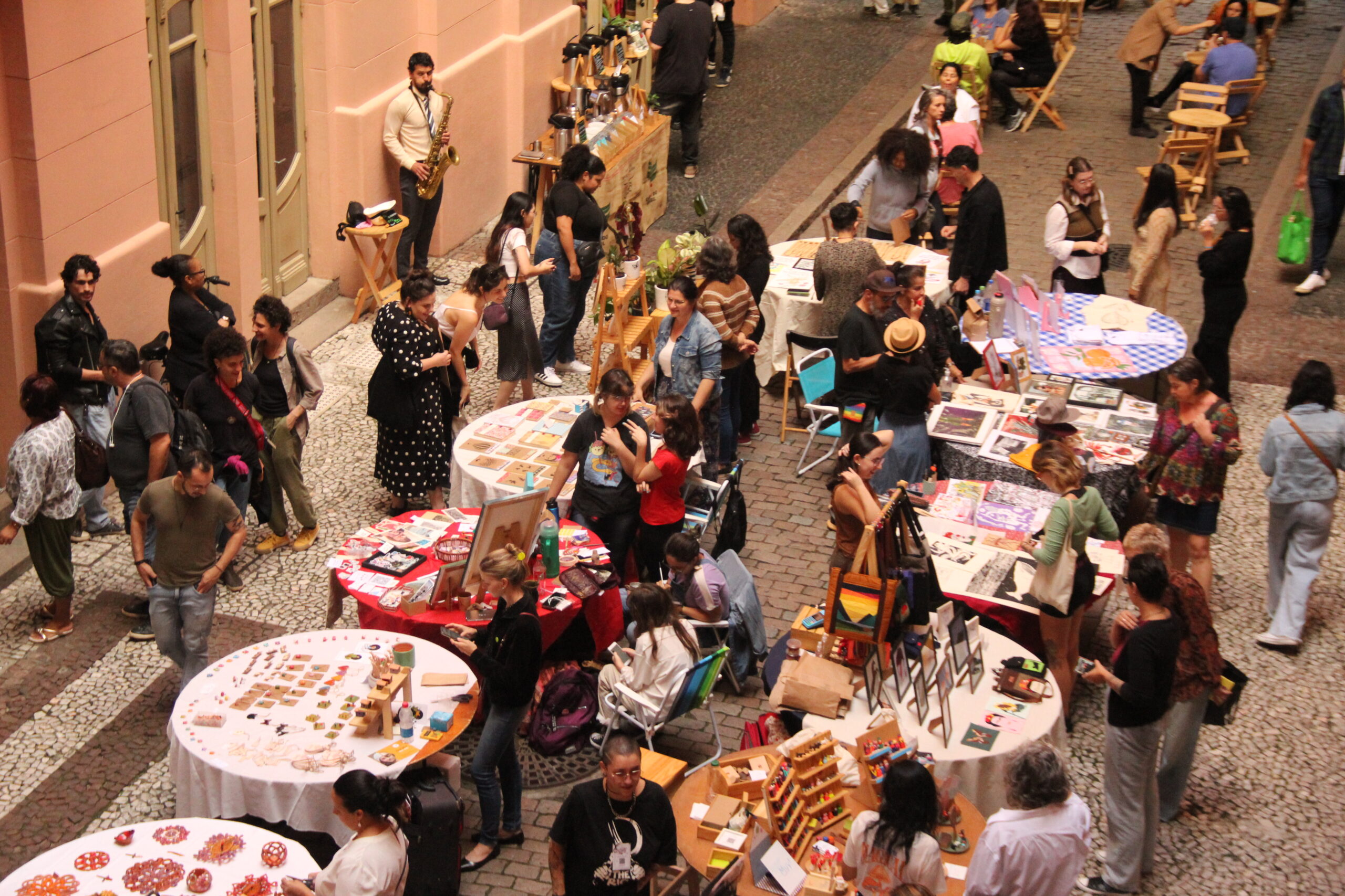 CCMQ e RS Criativo lançam chamada aberta para feiras na Travessa dos Cataventos