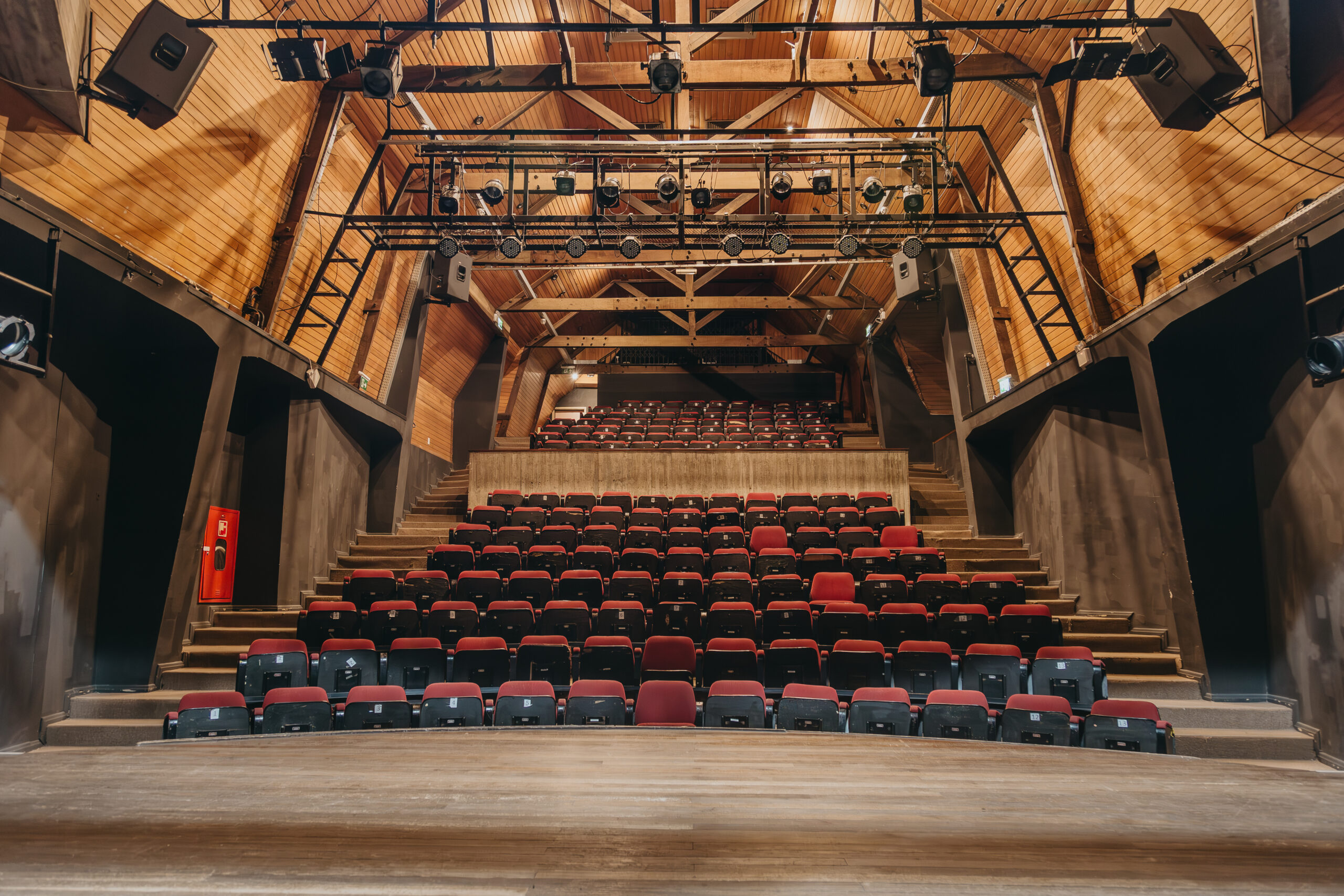 Inscrições abertas para visita guiada à obra de restauro do Teatro Bruno Kiefer