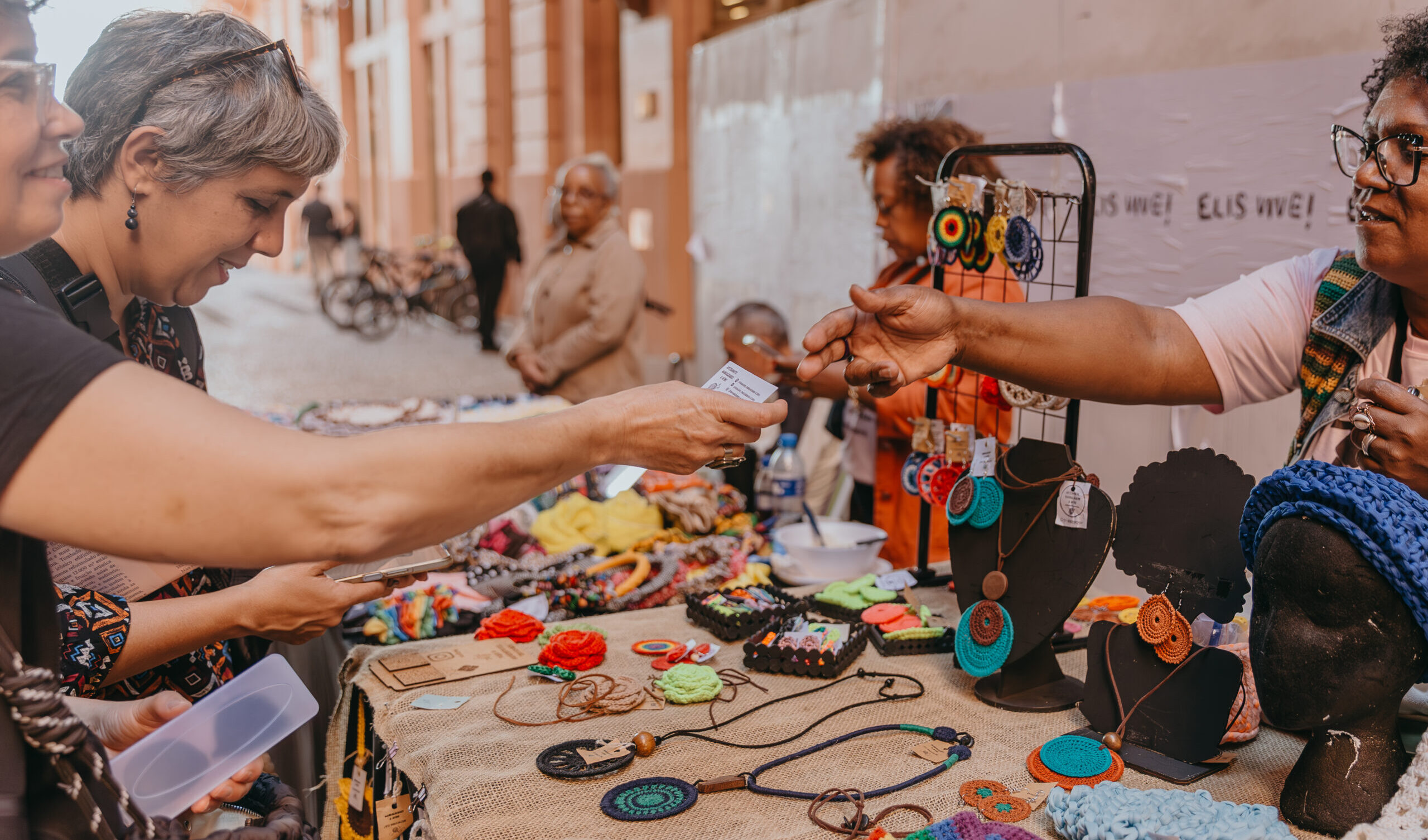 CCMQ recebe a feira “Rastros da Raiz Africana” na Travessa dos Cataventos